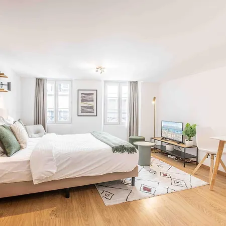 Saint Laurent 33-35 - Self Check In By Homenhancement Lausanne