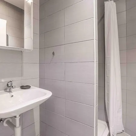 Saint Laurent 33-35 - Self Check In By Homenhancement Lausanne