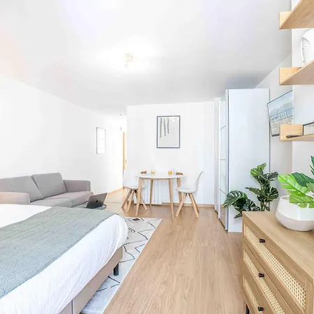 Saint Laurent 33-35 - Self Check In By Homenhancement Lausanne