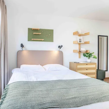 Saint Laurent 33-35 - Self Check In By Homenhancement