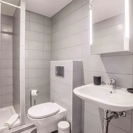 Saint Laurent 33-35 - Self Check In By Homenhancement 아파트