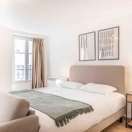 Saint Laurent 33-35 - Self Check In By Homenhancement