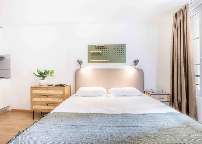 Saint Laurent 33-35 - Self Check In By Homenhancement * Lozanna