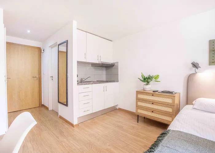 Saint Laurent 33-35 - Self Check In By Homenhancement Lozanna