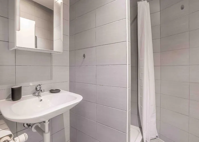 Saint Laurent 33-35 - Self Check In By Homenhancement Lozanna