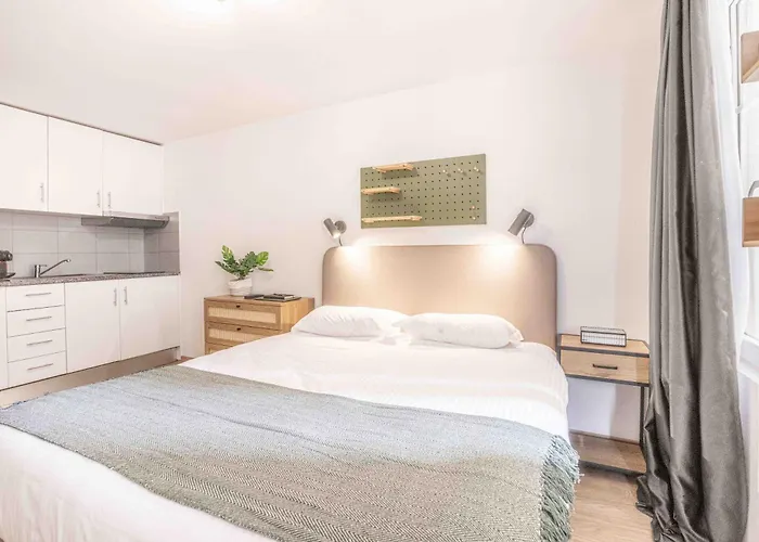 Saint Laurent 33-35 - Self Check In By Homenhancement Lausana