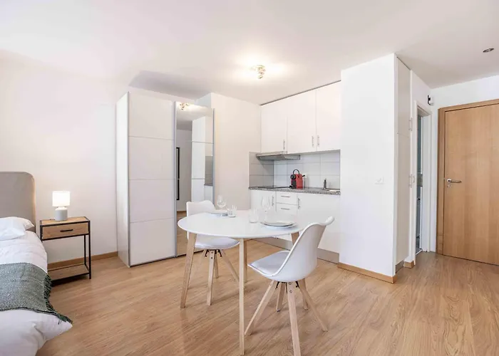 Saint Laurent 33-35 - Self Check In By Homenhancement *