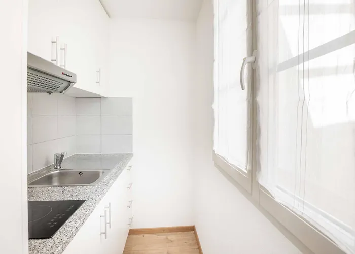 Saint Laurent 33-35 - Self Check In By Homenhancement * Lozanna