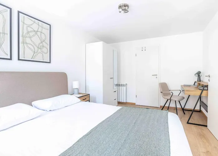 Saint Laurent 33-35 - Self Check In By Homenhancement