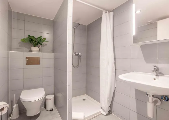 Saint Laurent 33-35 - Self Check In By Homenhancement